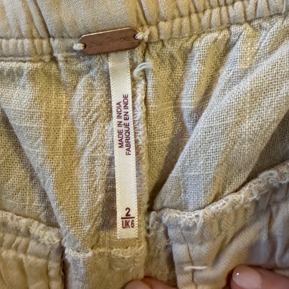 Free People linen blend barrel pants. size 2, run big. - Picture 3 of 7